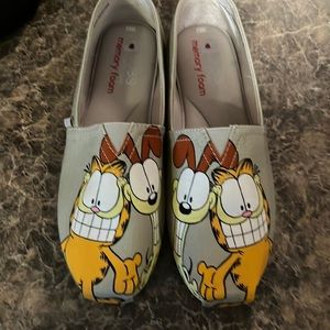 Bob’s for cats Garfield and Odie loafers
